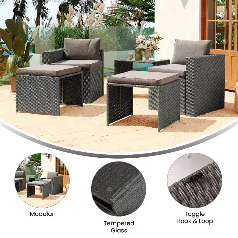 Ensemble de canapés modulaires en rotin tressé Merrick Lane pour intérieur/extérieur avec causeuse, poufs et table en verre trempé