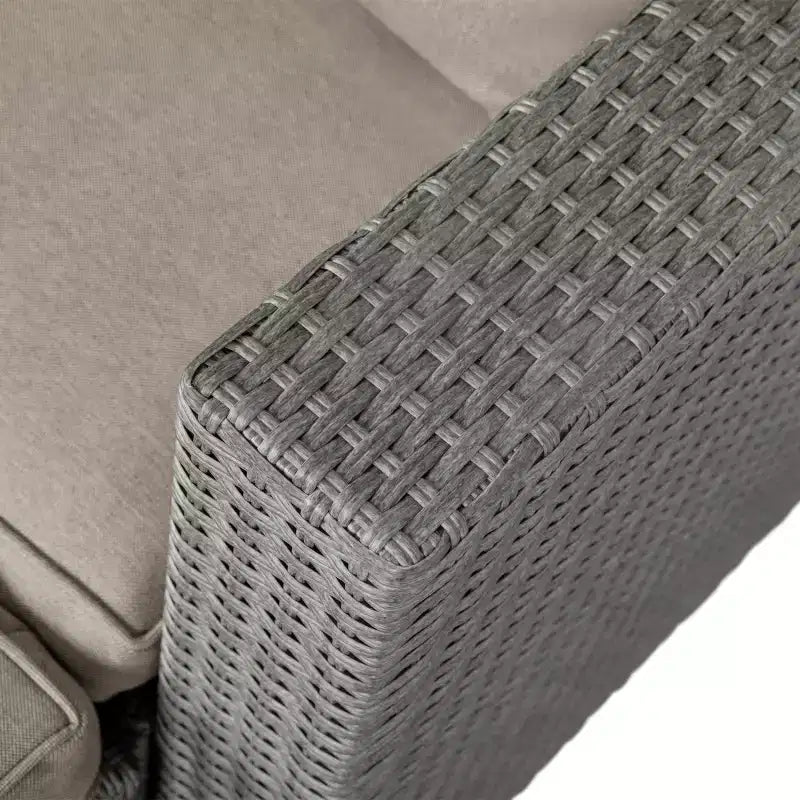Ensemble de canapés modulaires en rotin tressé Merrick Lane pour intérieur/extérieur avec causeuse, poufs et table en verre trempé