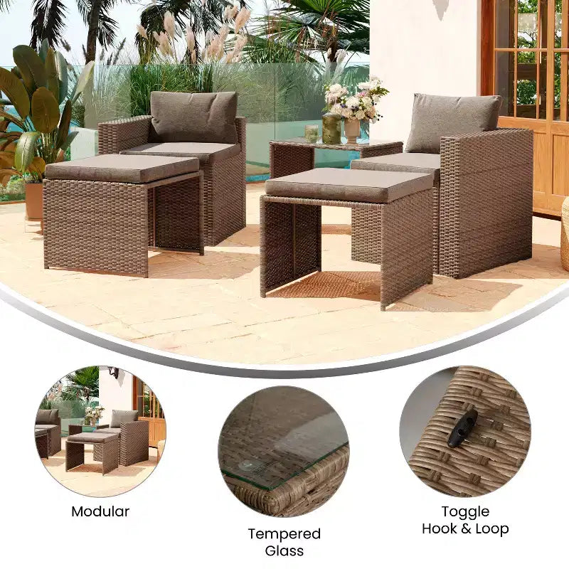 Ensemble de canapés modulaires en rotin tressé Merrick Lane pour intérieur/extérieur avec causeuse, poufs et table en verre trempé