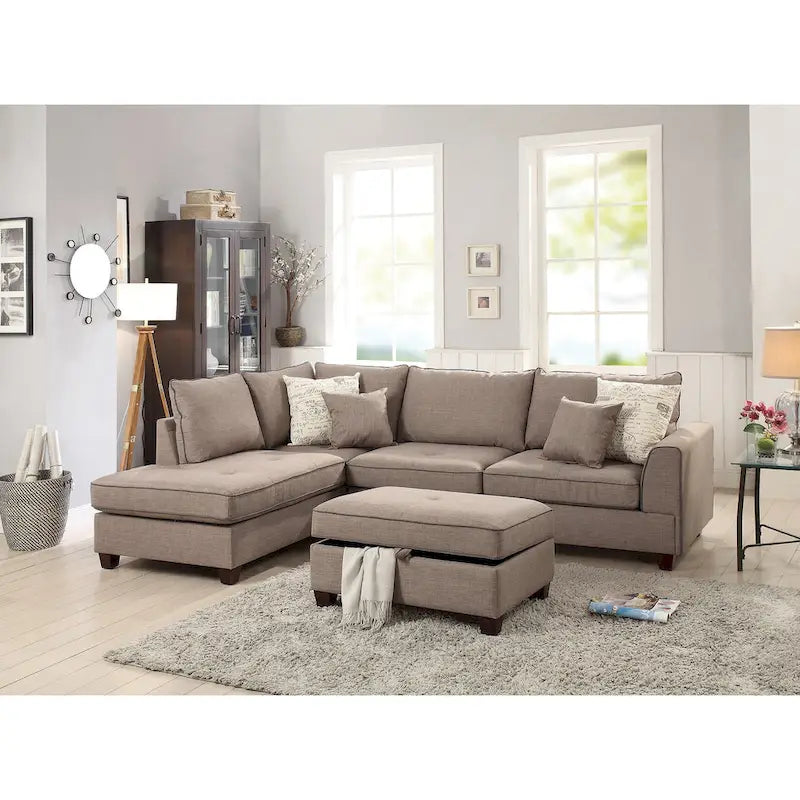 Ensemble sectionnel Bobkona en poly-tissu avec méridienne réversible et pouf de rangement.