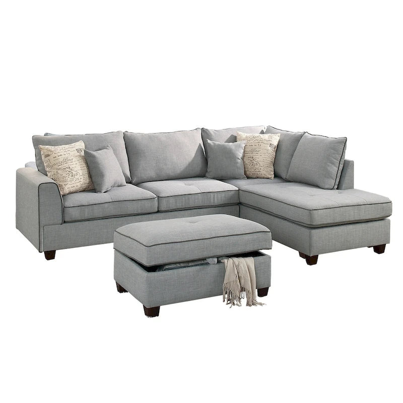 Ensemble sectionnel Bobkona en poly-tissu avec méridienne réversible et pouf de rangement.