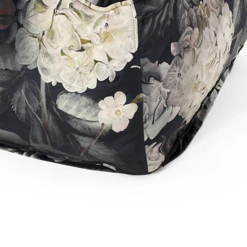 Pouf cubique en tissu à motif floral de taille moyenne traditionnel Reigle par Christopher Knight Home