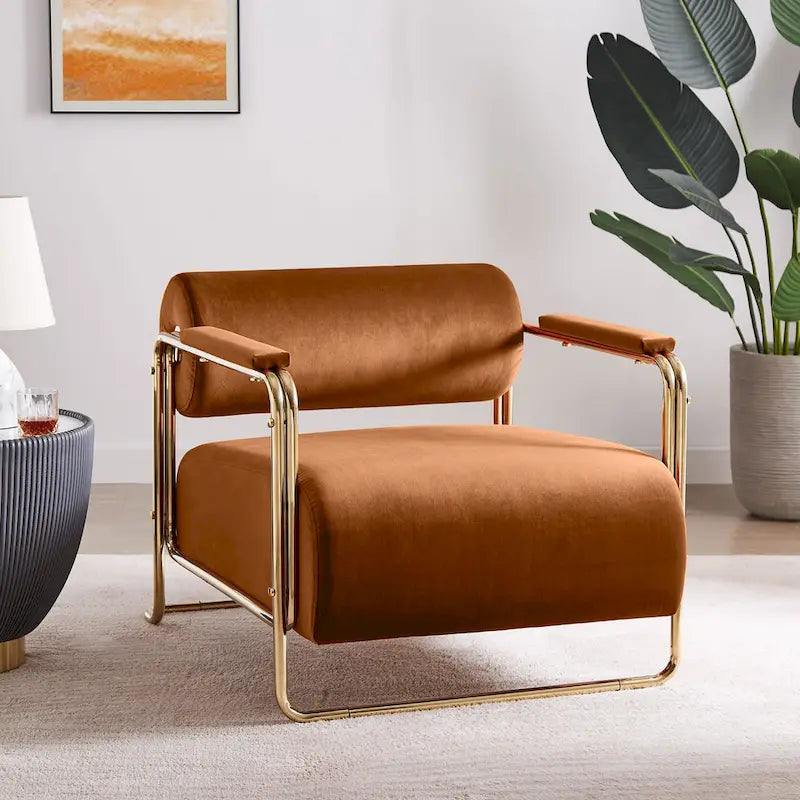 Fauteuil VANOMi 31 large en velours futuriste avec structure dorée brillante et dossier cylindrique