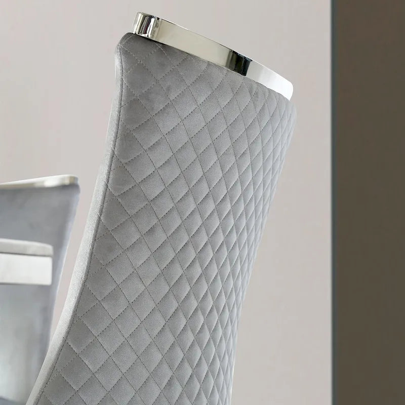 Chaises de salle à manger en velours avec dossier à texture réticulée et garniture métallique sur le dessus