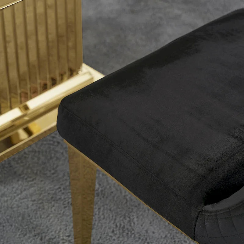 Chaises de salle à manger en velours avec dossier à texture réticulée et garniture métallique sur le dessus
