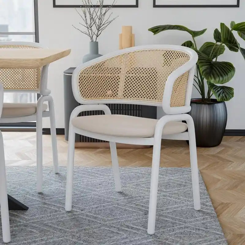 Chaise d'appoint moderne et élégante Ervilla avec dossier en rotin et pieds en acier blanc pour salle à manger et cuisine, lot de 2
