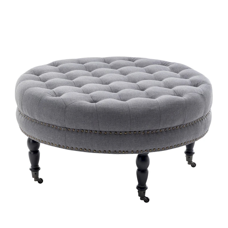 Pouf de cocktail rond en tissu Indy Porthos Home avec pieds et roulettes en bois d'hévéa