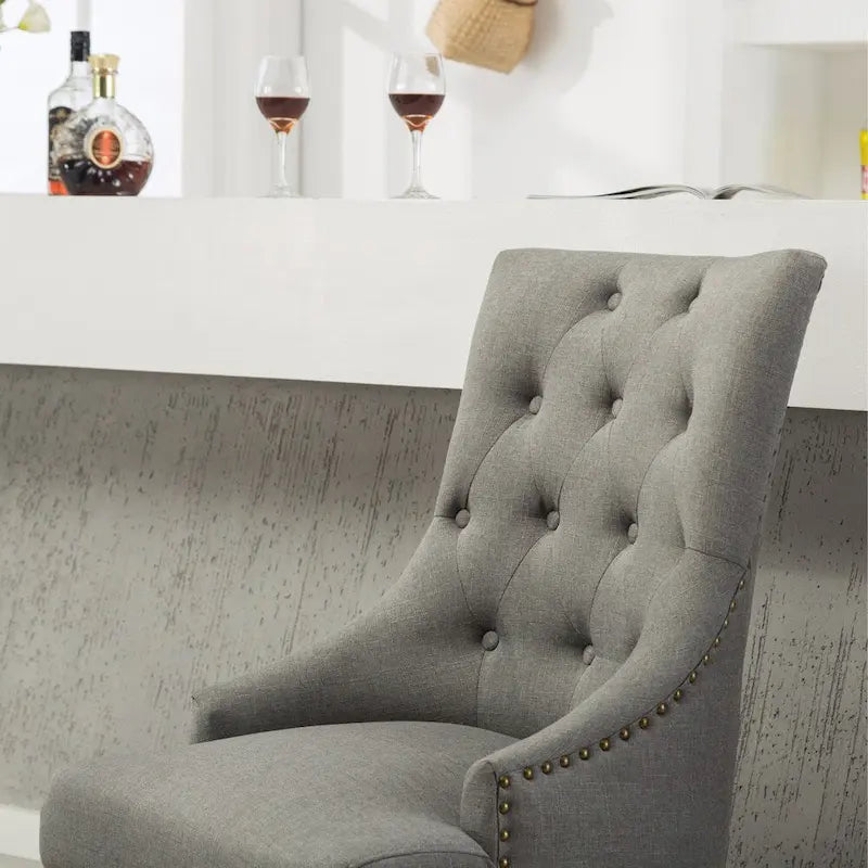 Chaises d'hôtesse Roundhill Furniture à oreilles, capitonnées, en bois massif avec clous décoratifs argentés (Lot de 2)