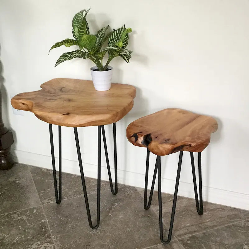 Table basse en bois de cèdre à bord brut