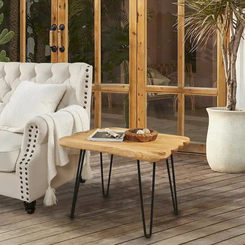 Table basse en bois de cèdre à bord brut