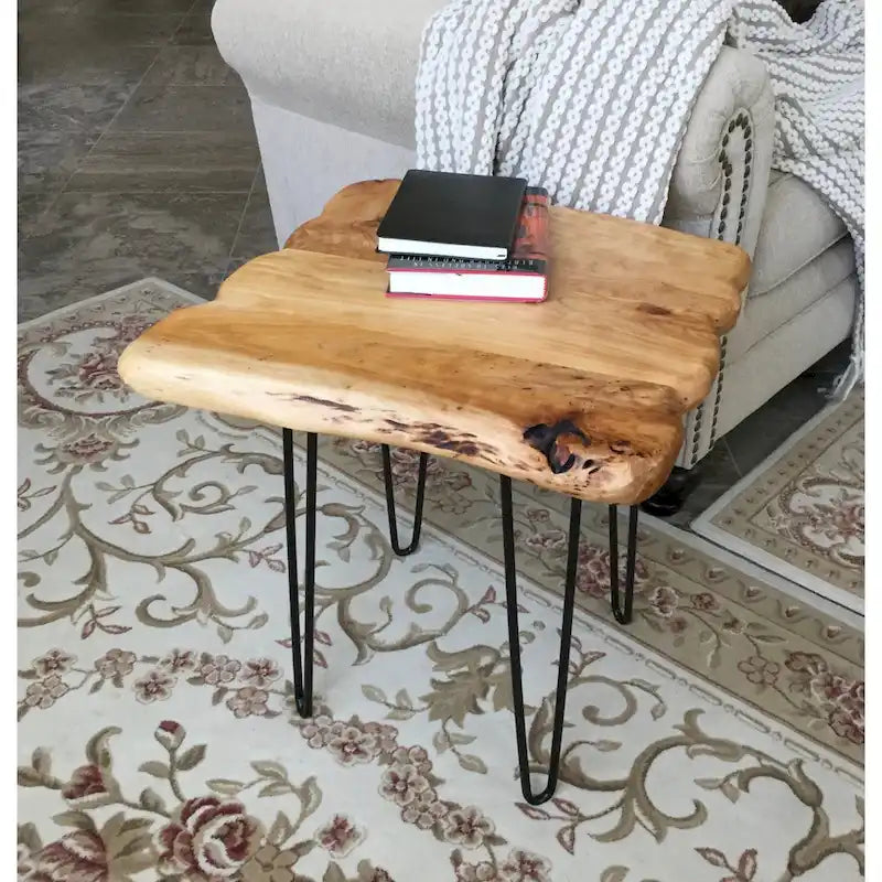 Table basse en bois de cèdre à bord brut