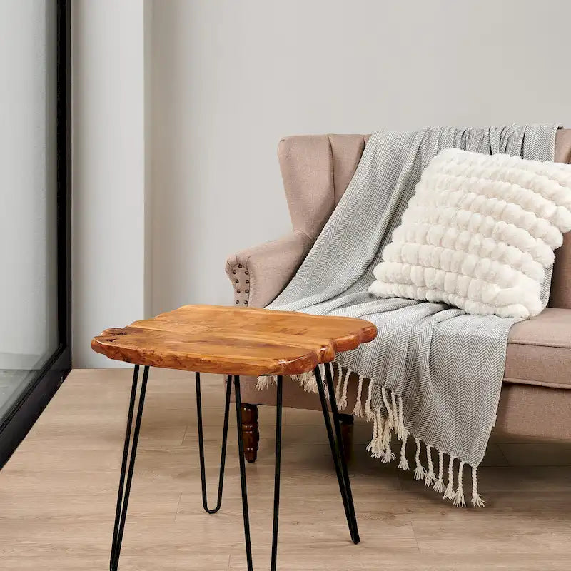 Table basse en bois de cèdre à bord brut