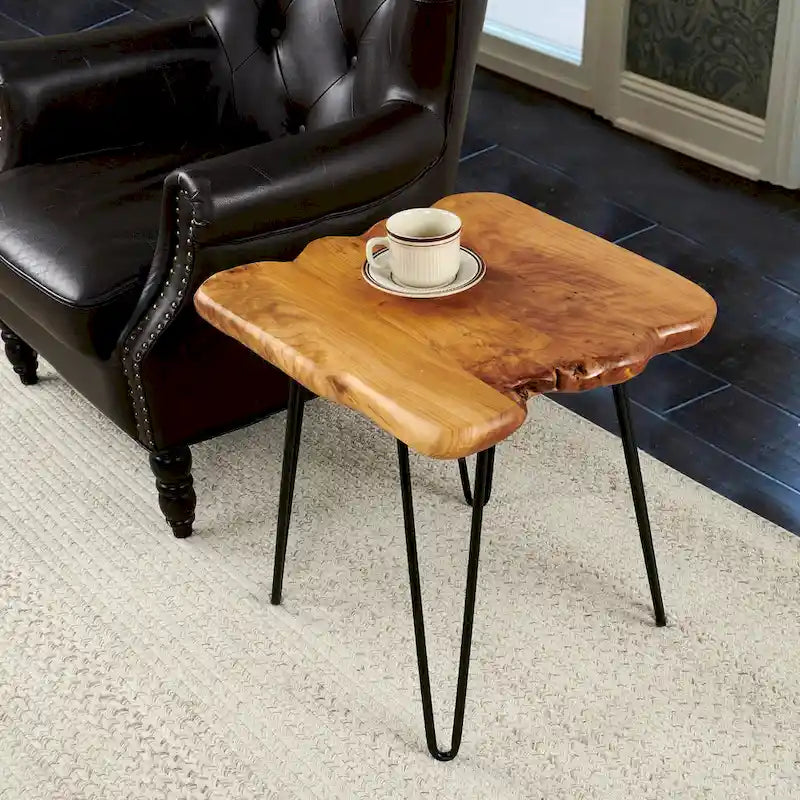 Table basse en bois de cèdre à bord brut