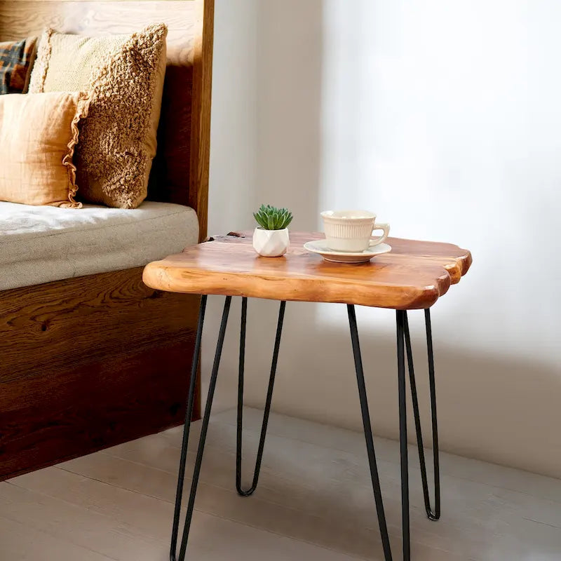 Table basse en bois de cèdre à bord brut