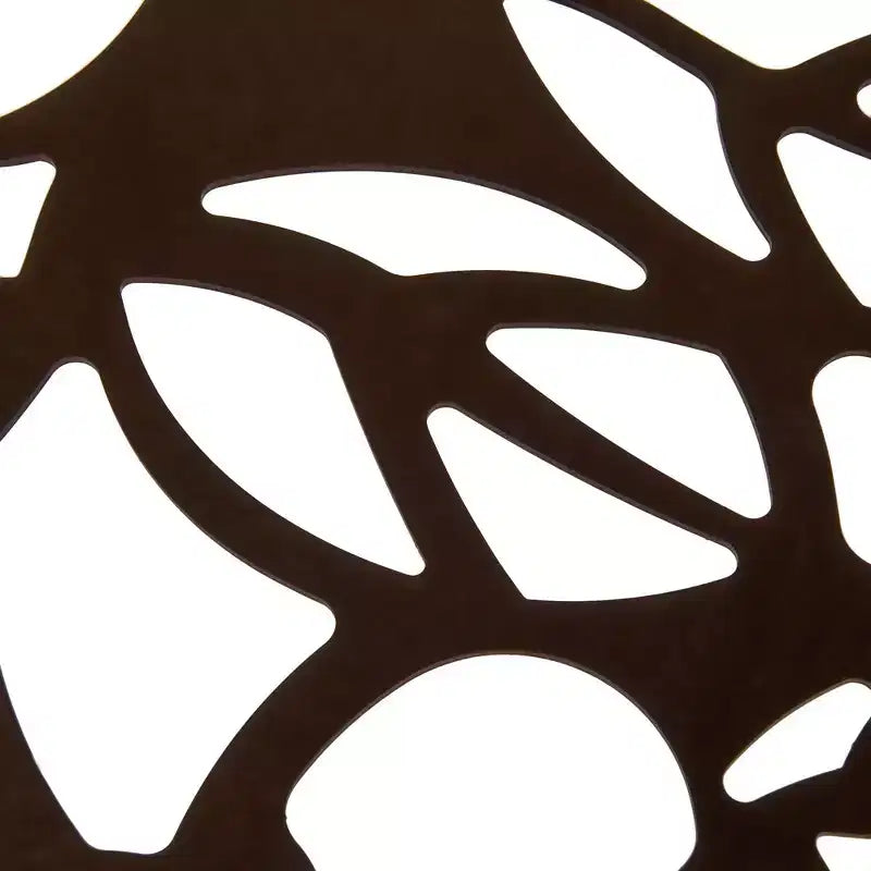 LeisureMod Devon Ensemble de salle à manger d'extérieur 5 pièces - Table ronde en verre avec 4 chaises empilables noires à motif floral