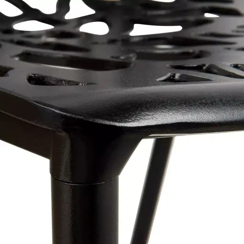 LeisureMod Devon Ensemble de salle à manger d'extérieur 5 pièces - Table ronde en verre avec 4 chaises empilables noires à motif floral