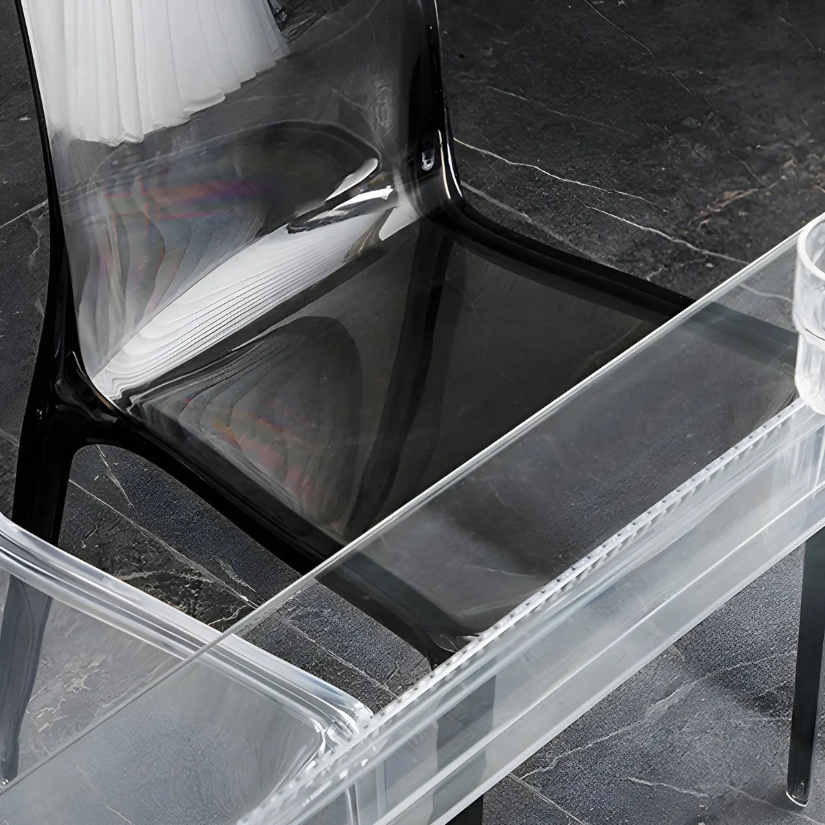 Chaise de salle à manger sans accoudoirs à dossier bas en acrylique ambre