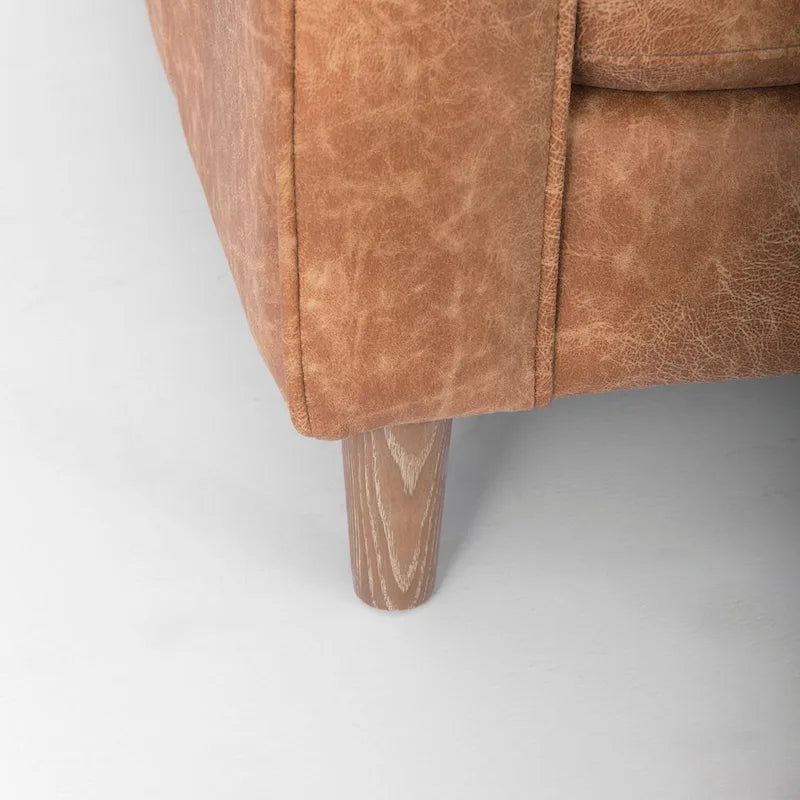 Canapé trois places Loretta en similicuir marron cognac avec traversins – 223,3 L x 91,9 P x 85,9 H