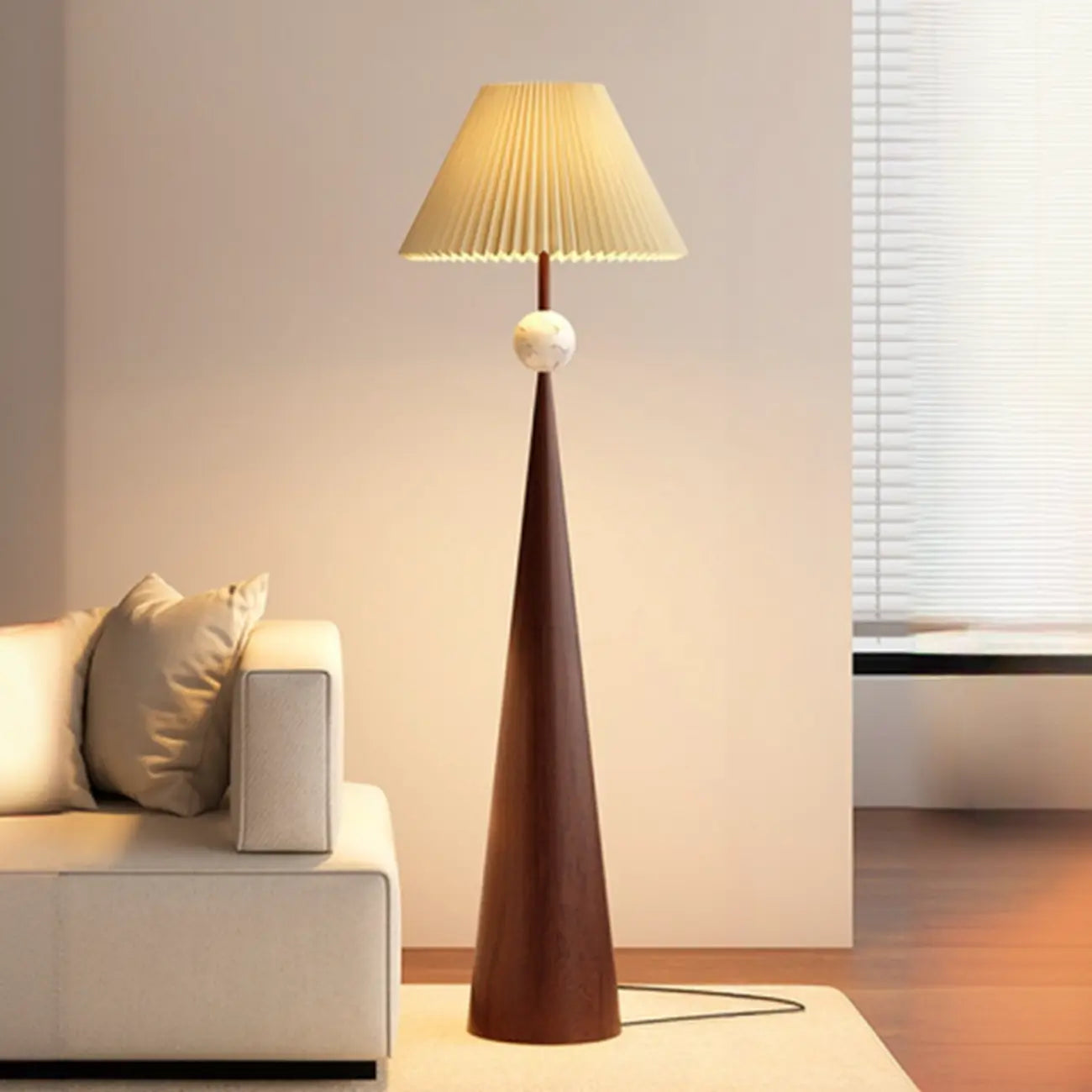 Lampadaire conique contemporain en métal avec abat-jour en tissu