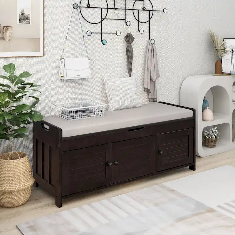 Banc de rangement avec 3 portes persiennes, banc à chaussures avec coussin amovible et espace de rangement caché