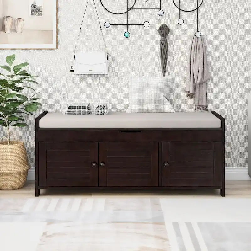 Banc de rangement avec 3 portes persiennes, banc à chaussures avec coussin amovible et espace de rangement caché