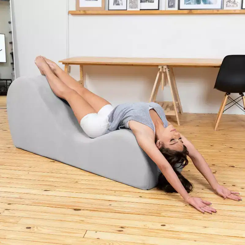 Avana Sleek Chaise Longue pour le yoga – Fabriquée aux États-Unis – Idéale pour les étirements, la relaxation, l'exercice et plus encore, 60D x 18W x 26H pouces, Gris clair