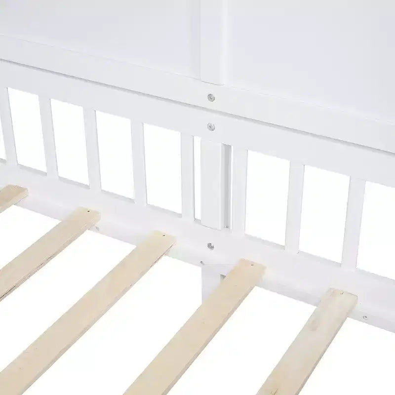 Lit cabane double avec étagères de rangement et barrières, cadre de lit Montessori en bois pour enfants avec fenêtre et bande lumineuse scintillante
