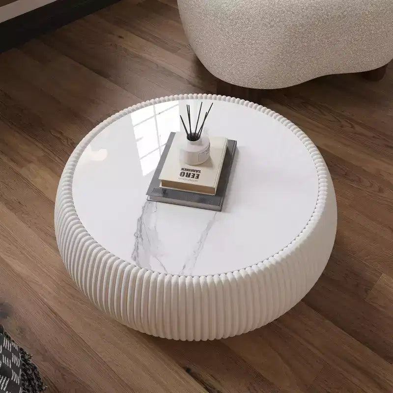 Table basse ronde moderne Okak avec plateau en marbre et côté en cuir, table d'appoint à la mode pour salon, chambre à coucher
