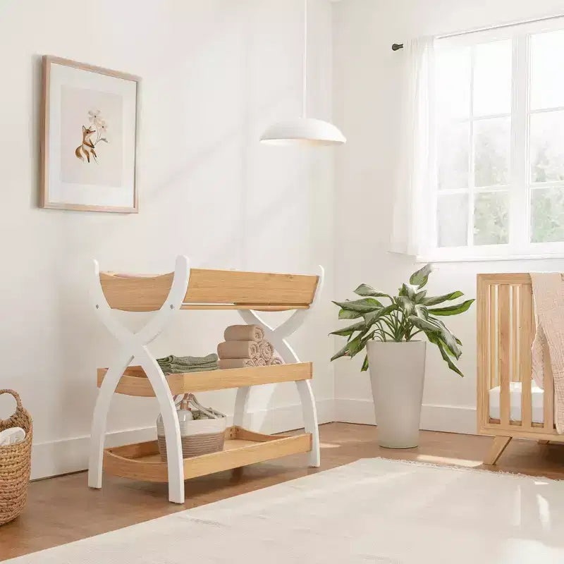 Table à langer Comfy Cubs - Construction robuste en bois, design intemporel avec deux étagères ouvertes pour les indispensables de bébé