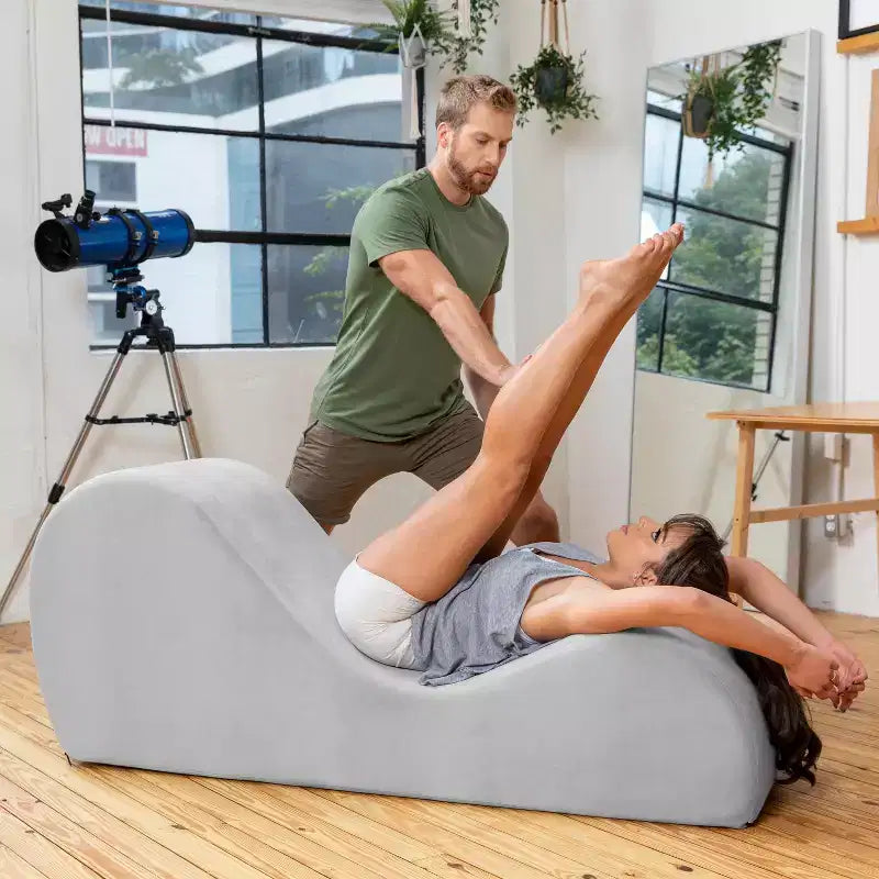 Avana Sleek Chaise Longue pour le yoga – Fabriquée aux États-Unis – Idéale pour les étirements, la relaxation, l'exercice et plus encore, 60D x 18W x 26H pouces, Gris clair