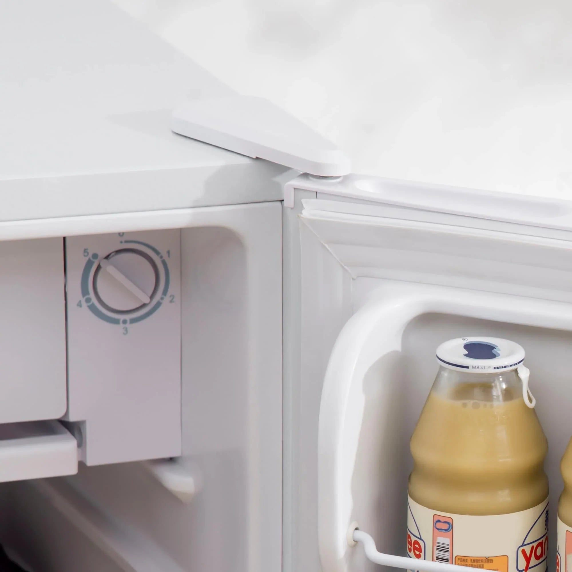 HOMCOM Mini-réfrigérateur de 90,6 L avec congélateur, Réfrigérateur compact à porte unique avec thermostat réglable pour chambre