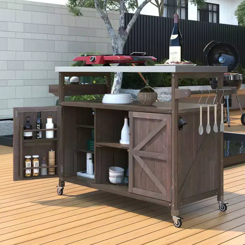 Îlot de cuisine d'extérieur Okak avec plateau en acier inoxydable, chariot de cuisine en bois avec portes, étagères et porte-épices, îlot de cuisine roulant